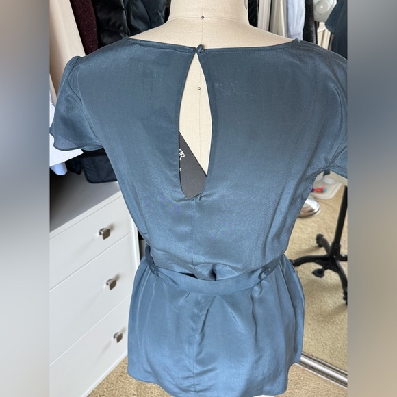 NWT‼️BANANA REPUBLIC Monogram 💯Silk Blouse with Charm tie Size Small - Picture 6 of 7